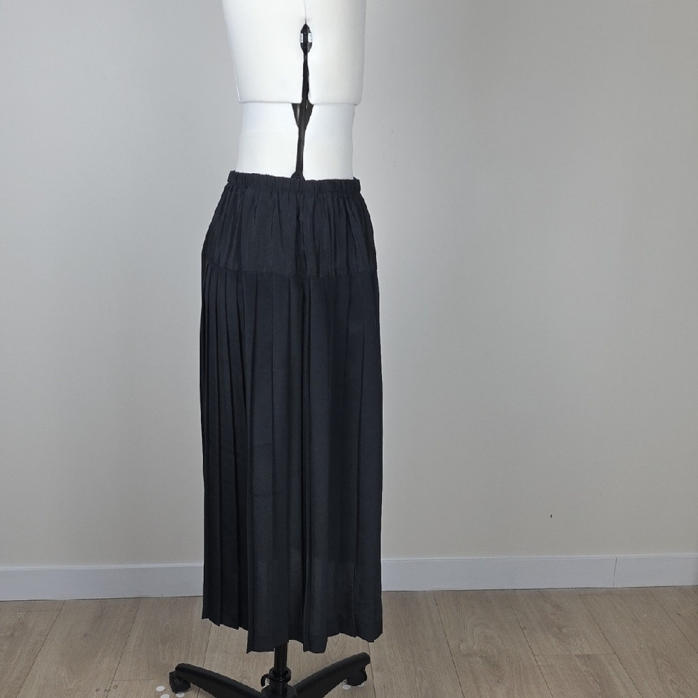 Vintage Black Pleated Midi Skirt β Elastic Waistband β Elegant Classic Style - Picture 5 of 9